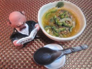 ゴーヤーとモズクのピリ辛スープ