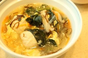 マグロ団子のサンラータン風スープ