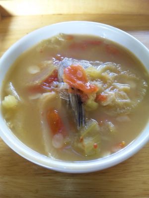 ナーベーラーと魚のトマトスープ