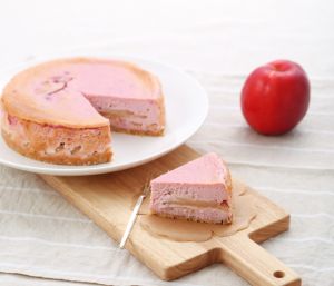 紅芋とりんごのヨーグルトチーズケーキ
