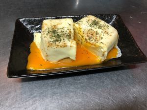 島豆腐の燻製卵チーズ